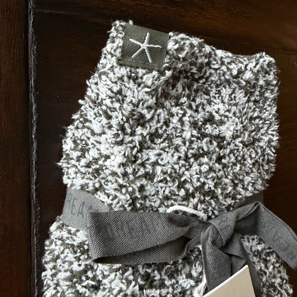 Barefoot Dreams CozyChic Heathered Socks~ Olive Green - Picture 4 of 4
